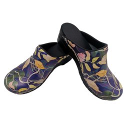 sanita medical clogs